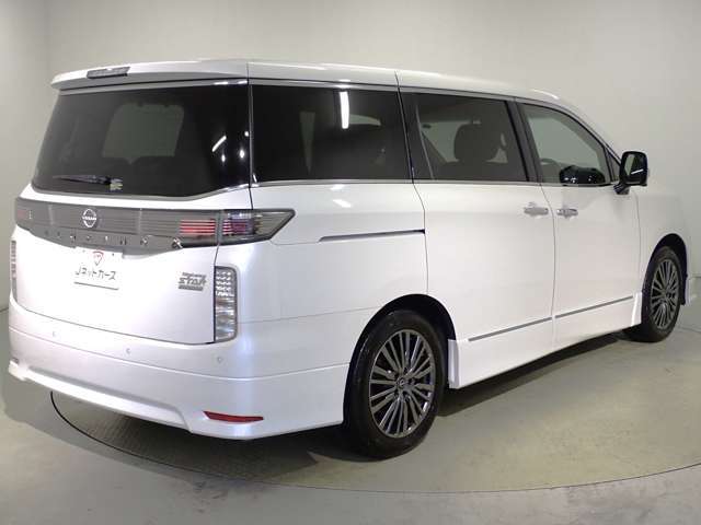 当店はJネットレンタリースの中古車販売部門として、レンタカーの車両入れ替え時に「使用地域」や「車両状態」などを厳選して特におすすめ出来る車両のみを中古車として販売しています。