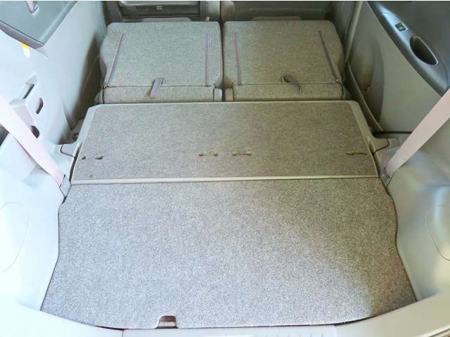 広々としたラゲッジスペース！更にシートアレンジで大きな荷物の収納が出来ます！便利ですよね♪
