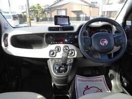 ステアリングスイッチですので電話などにもすぐに出れますね。