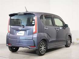 後部にはプライバシーガラスを装備しております。