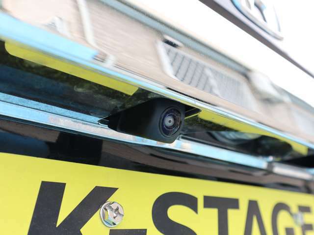 ★バックカメラ★バックカメラ付きです☆バックドア中央に設置したカメラが車両後方映像をとらえ、ナビ画面に映し出します☆バック時や、駐車時にとても便利です☆