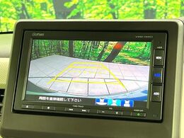 【バックカメラ】駐車時に後方がリアルタイム映像で確認できます。大型商業施設や立体駐車場での駐車時や、夜間のバック時に大活躍！運転スキルに関わらず、今や必須となった装備のひとつです！