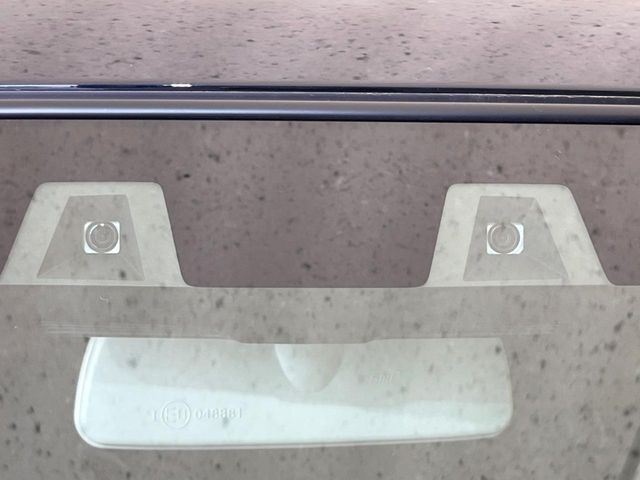 【スズキ　セーフティサポート】走行中に前方の車両等を認識し、衝突しそうな時は警報とブレーキで衝突回避と被害軽減をアシスト。より安全にドライブをお楽しみいただけます。