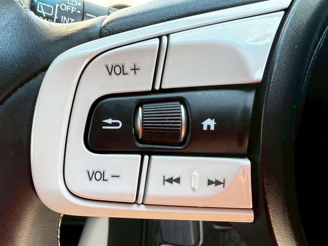 運転席周りには便利な機能がたくさん！同じような装備でも、車種ごとに細かな部分に違いがありますので、詳細は是非スタッフまでお問い合わせください！【中古車販売】【中古車買取】【知識豊富なスタッフ】