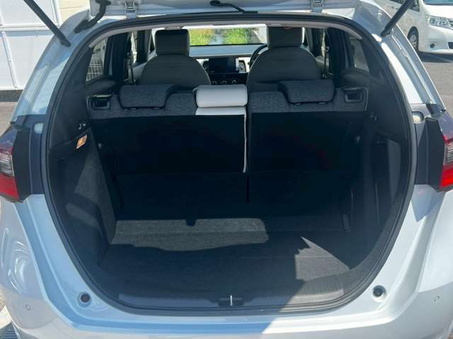 大きな荷物もラクラクに載せられる広々なスペース♪お買い物や旅行などお客様のニーズに合わせてピッタリなお車探しをお手伝いします！【町の車屋さん】【業界経験豊富】【クルマ屋さん】