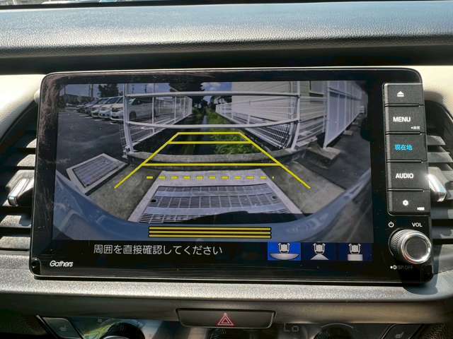 駐車時に大活躍のバックモニター！駐車が不安な方でもどこでも安心して運転するために必須の装備です♪【バックカメラ付き中古車】