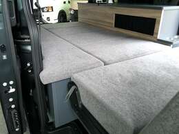 ベッドマットを展開する事で、十分な就寝スペースが確保できます！