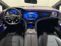 専用のコールセンターに経験豊かなオペレーターが、24時間365日待機。万一の車両トラブルなどが発生した場合、お電話一本で応急処置や車両のけん引、ドライバーや同乗者の方の移動手段手配などサポート。