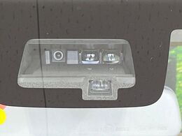 【スズキ　セーフティサポート】走行中に前方の車両等を認識し、衝突しそうな時は警報とブレーキで衝突回避と被害軽減をアシスト。より安全にドライブをお楽しみいただけます。