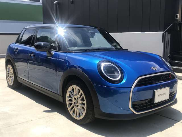 MINI認定中古車は第三者品質評価制度も採用しております。AIS方式による車両品質評価制度も導入し公平な車両コンデション評価を行うことにより車両品質の透明性を高めると同時に更なる信頼と安心をお届けします