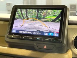 【純正ナビ】人気の純正ナビを装備しております。ナビの使いやすさはもちろん、オーディオ機能も充実！キャンプや旅行はもちろん、通勤や買い物など普段のドライブも楽しくなるはず♪