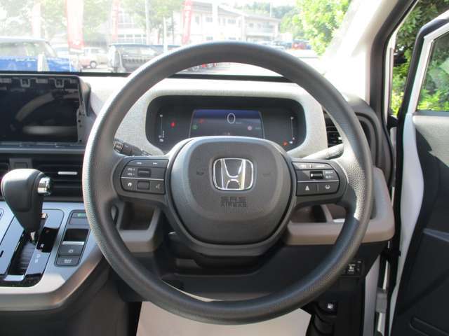 握りやすい大きなハンドルで運転しやすいです♪