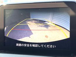 【バックカメラ】駐車時に後方がリアルタイム映像で確認できます。大型商業施設や立体駐車場での駐車時や、夜間のバック時に大活躍！運転スキルに関わらず、今や必須となった装備のひとつです！