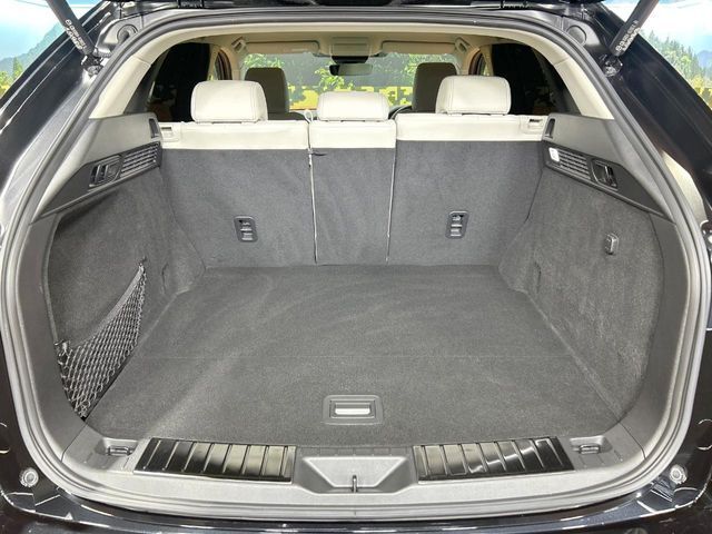 積み下ろしのしやすいデッキにはたっぷりと荷物を積み込んでいただけます。遊びから仕事まで、様々なシーンで頼れます♪
