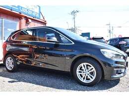 深みのあるブラックサファイアメタリックは高級感がございます　☆お住まいの地域にてナンバー取得後、店頭にてご納車をさせて頂くことも可能です！陸送費用の節約ができますね♪※一部適用外地域がございます☆