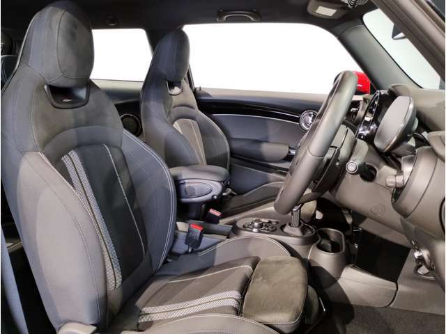 こちらのMINI認定中古車は整備・保証付きでございます。納車前整備費用はお見積書内に別途追加計上する事はございません。認定中古車整備・保証付きのお支払総額でお見積りご確認の上、他店とお比べください！！
