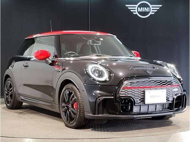 MINI NEXTは第三者品質評価制度も採用しております。AIS方式による車両品質評価制度も導入し公平な車両コンデション評価を行うことにより車両品質の透明性を高めると同時に更なる信頼と安心をお届けします
