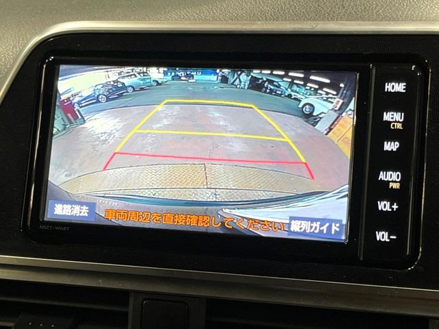 【バックカメラ】駐車時に後方がリアルタイム映像で確認できます。大型商業施設や立体駐車場での駐車時や、夜間のバック時に大活躍！運転スキルに関わらず、今や必須となった装備のひとつです！