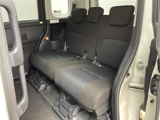 【後部座席】後席もゆったりドライブを楽しめます。ガリバーでご購入いただきましたら、内外装はプロこだわりのクリーニングで清潔なおクルマでご納車させていただきます！店舗での現車確認も承っています！