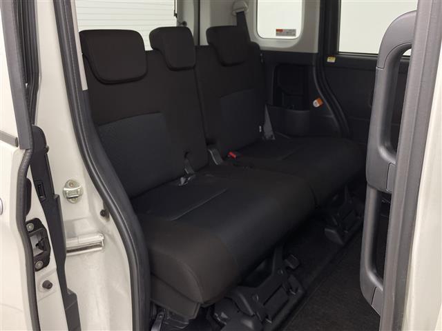 【後部座席】後席もゆったりドライブを楽しめます。ガリバーでご購入いただきましたら、内外装はプロこだわりのクリーニングで清潔なおクルマでご納車させていただきます！店舗での現車確認も承っています！