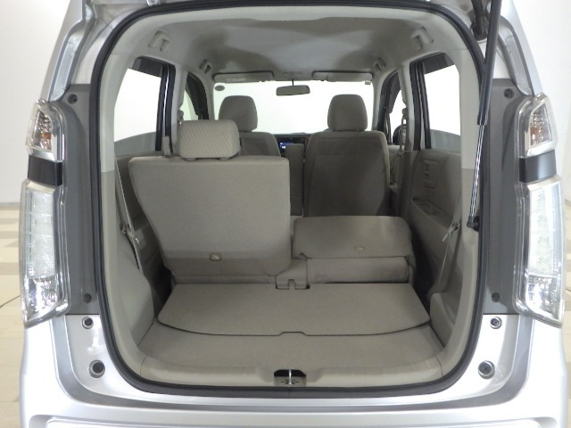 荷物によって片側のみシートを倒して使うことも出来ます！