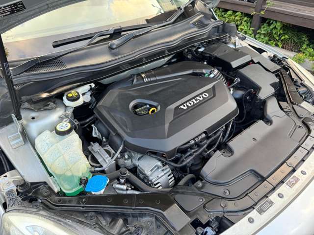 エンジンルームはご覧の通りキレイな状態です♪エンジンに異音などもなく入庫時にロードテストも行っておりますが、走行にも異常はございません♪