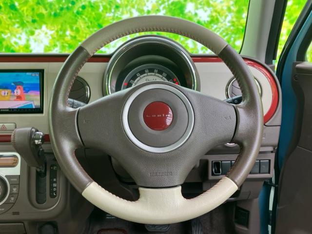 WECARSの展示場では実際に見て、触ってお車をお選びいただけます！知識の豊富な営業スタッフが様々なカーライフをご提案いたします！