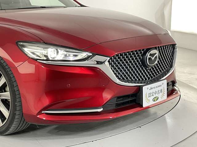 当店では仕入れた車両を撮影スタジオ完備の商品管理センターにて室内クリーニングや外装の磨き施工等、徹底した商品車仕上げを行っております。