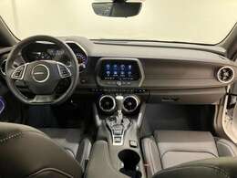 私たちは、お客様のこだわりに合った“世界にひとつ”だけの特別な車をご提案します。ジースクエア=車のあるライフスタイルを演出するセレクトショップです。