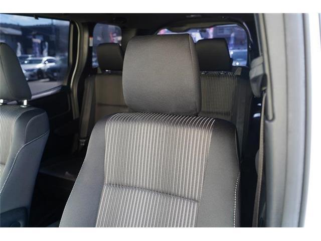 ブラックストライプファブリックシート装備☆優れた通気性と柔らかい肌触りが特徴的なファブリックシート☆季節を問わず快適な座り心地です☆