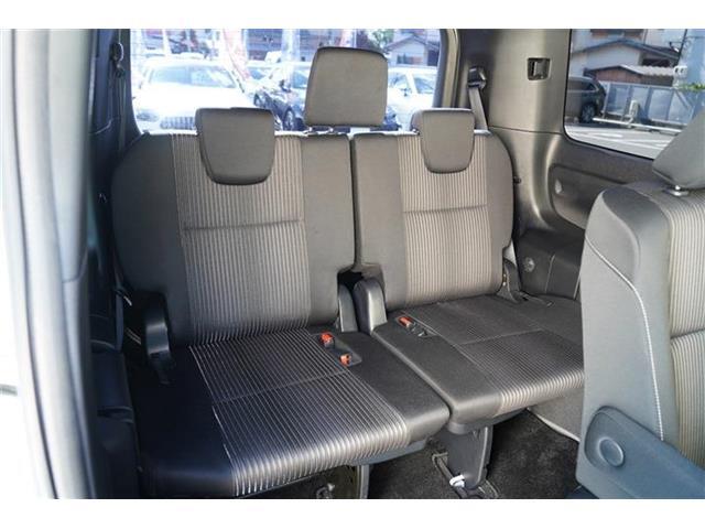 サードシートコンディション良好です☆乗車人数や荷物の量に応じて柔軟に対応できる設計となっており、ファミリーや多人数での移動に最適です☆
