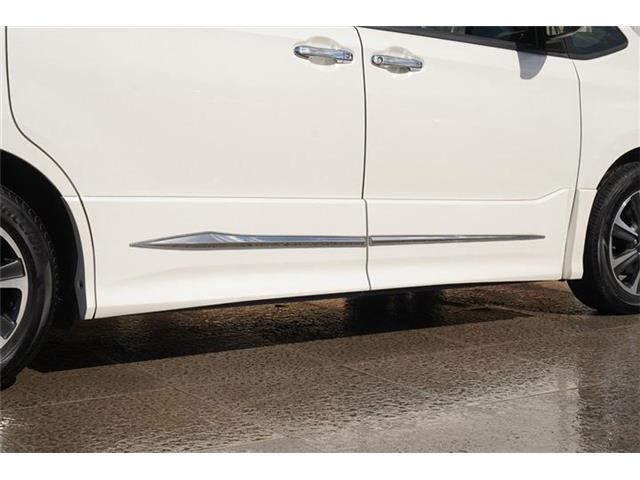 大人気ディーラーオプションのモデリスタ製サイドスカート装備☆モデリスタとは、純正品質ながらスタイリッシュでスポーティーにドレスアップしてくれるカスタマイズブランドです☆