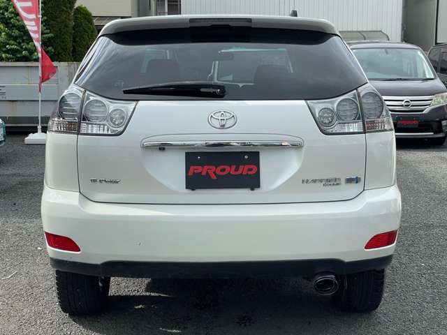 車両入庫チェックでは　エンジン・機関系を初め　電装装備、内装など100項目以上のチェックをしています。　もちろん試乗も行っていますのでご安心下さい。