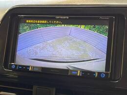 【問合せ：0749-27-4907】【バックカメラ】駐車時に後方がリアルタイム映像で確認できます。大型商業施設や立体駐車場での駐車時や、夜間のバック時に大活躍！運転スキルに関わらず、今や必須装備です。