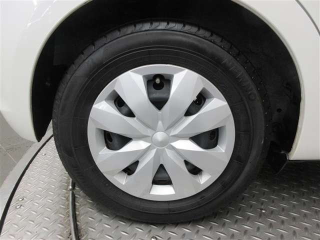 タイヤ周りは実際の車両でご確認ください。