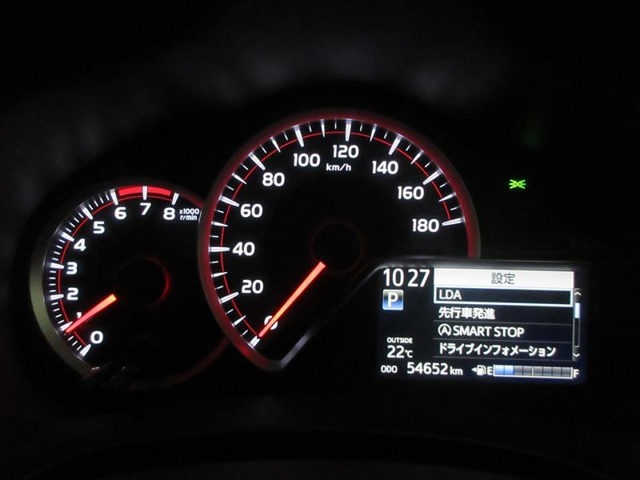 スピードメーターです。走行距離は実際の車両でご確認ください。