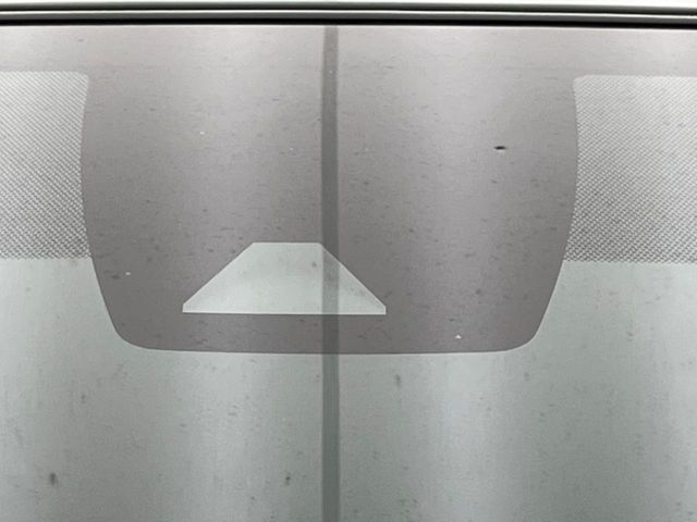 【トヨタセーフティセンス】走行中に前方の車両等を認識し、衝突しそうな時は警報とブレーキで衝突回避と被害軽減をアシスト。より安全にドライブをお楽しみいただけます。