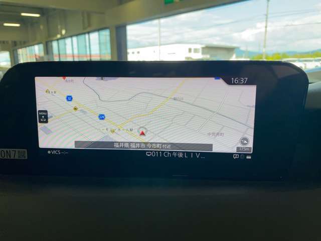 純正メモリーナビゲーション/フルセグTVです！DVD再生/BLUETOOTH機能付きで音楽が楽しめます♪