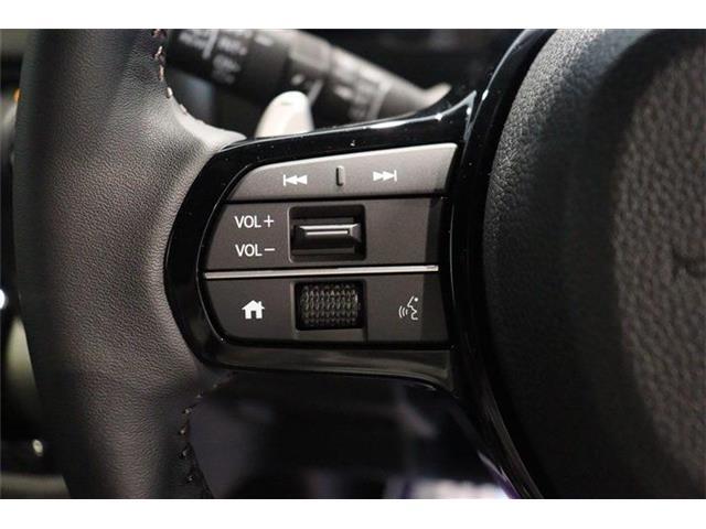 ステアリングリモコン：運転中でもオーディオ操作が手元で行えますよ～♪