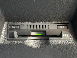 【ETC】高速道路の料金所をストレスなく通過！話題のスポットやサービスエリアに多い「スマートIC」利用時は必須のアイテムです。当店でセットアップを実施、ご納車当日からすぐにご利用いただけます！