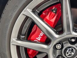 【ブレンボ製キャリパー】ハイパワー車両には強力なブレーキが必須！世界のスーパーカーにも採用されるイタリアの高級メーカー「ブレンボ」を装着！色鮮やかなキャリパーがスポーティな印象を引き立てます♪