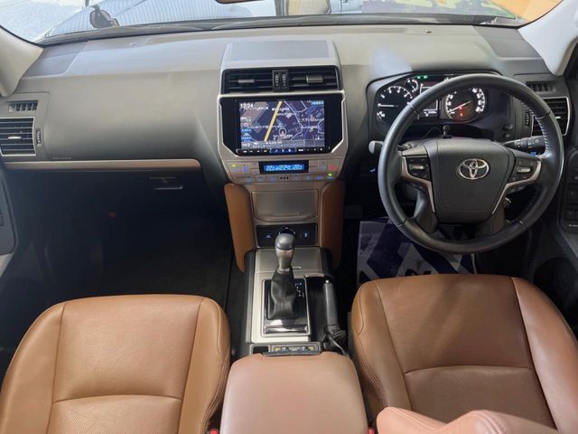 グループ総在庫数約30，000台！！全国の系列店からメーカー・車種問わずご紹介出来るので、あなたにピッタリのお車が見つかるはずです♪まずはお問い合わせ下さい☆