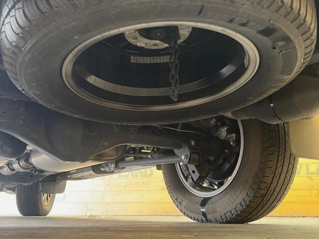 お車を安心してお乗りいただく為には、足回りの定期点検が欠かせません。サービスサポート（有償保証）では無料点検もご提供しており、安心のカーライフをお過ごしいただけるサポート体制が整っています。