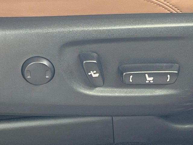 【パワーシート】スイッチ一つで簡単にシートの微調整が可能！電動だから力もいりません！快適なシートポジションにセットして、快適なドライブをお楽しみください。