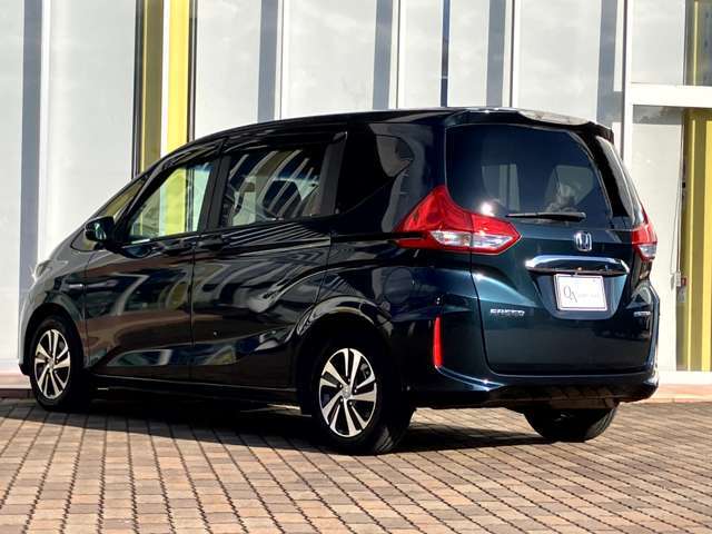 1年間、距離無制限の当社オリジナル保証もご用意しております。メーカー保証が残っている車輌に関しては、別途にてメーカー保証継承も手続きいたします。