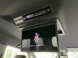 【フリップダウンモニター】家族や友人とお出かけする機会が多い方に大人気のフリップダウンモニター！大画面モニターで車内はエンタメ空間！退屈しがちな長距離ドライブも楽しい時間に変わります！