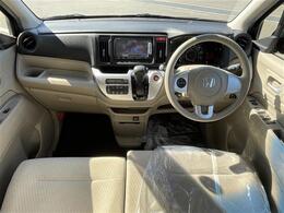 こちらインパネ全体の写真になります。納車はおおむね2週間程度（必要書類の状況により）で行っております。人気の車両になりますので、お早目のご検討をおすすめします。当店自慢の一台です！