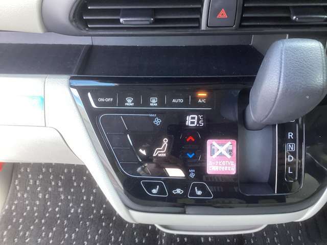 つややかで上品質のタッチパネル式オートエアコンを標準装備！スマートフォンの様な操作性＆高い視認性＆わかりやすい操作音で使いやすいですよ♪