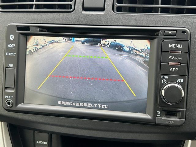 【バックカメラ】駐車時に後方がリアルタイム映像で確認できます。大型商業施設や立体駐車場での駐車時や、夜間のバック時に大活躍！運転スキルに関わらず、今や必須となった装備のひとつです！