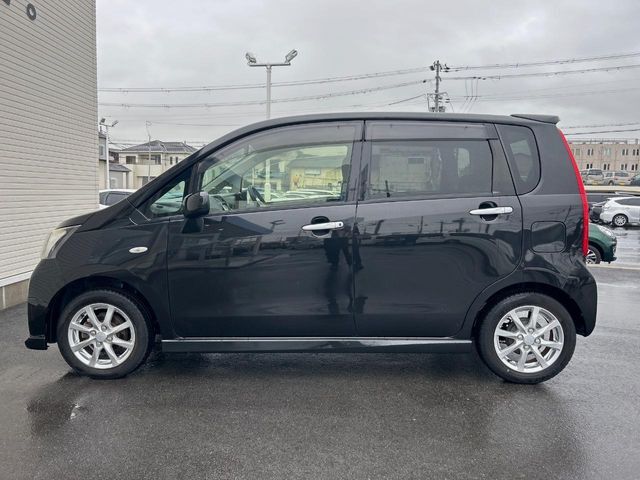 大好評のボディコーティング「弾スプラッシュコート」もご納車までに施工可能。通常のガラスコートと異なる、耐久年数6年の無機質ガラスコーティングが、ボディをキレイな状態に保ってくれます。